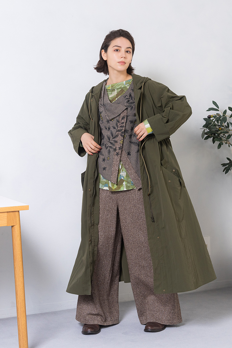 美品　io comme ioネイビー スプリングコート　変形　ストライプ　38 美品 io comme ioネイビー スプリングコート 変形 ストライプ 38